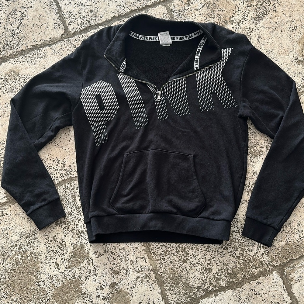 Pink sweater. Size M. Black. Sporty. Comfortable and cozy.